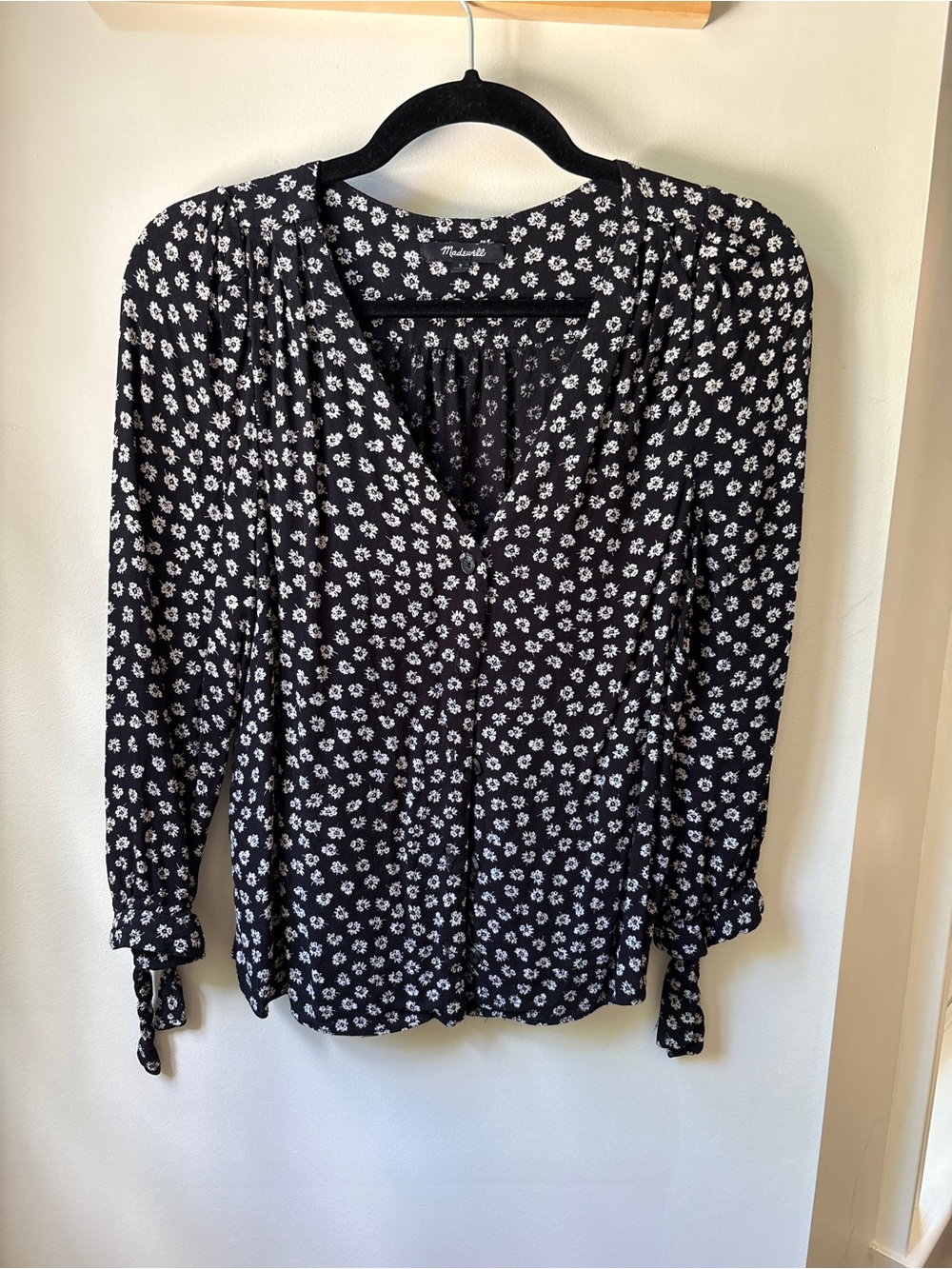 Madewell Black and White Floral V-Neck Button Blouse